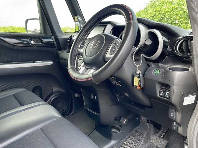 ホンダ Ｎ ＢＯＸ カスタム G ターボ Lパッケージ 新潟県 2015(平27)年 6.4万km ポリッシュドメタルメタリック 4WD/社外SDナビ(CN-RE06D)/CD/DVD/BT/フルセグテレビ/SDミュージックサーバー/バックカメラ/ETC/ドライブレコーダー/衝突被害軽減ブレーキ/クルーズコントロール/両側パワースライドドア/半革シート/ベンチシート/シートヒーター /ミラーヒーター/ステアリングスイッチ/パドルシフト/スマートキー/プッシュスタート/キセノンヘッドライト/オートライト/フォグランプ/純正15インチアルミホイール/社外14インチAW冬タイヤ車載