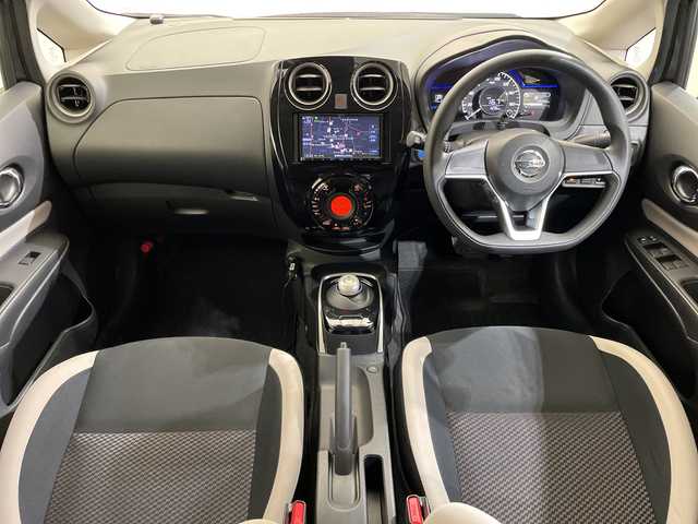 日産 ノート e－パワー X 愛媛県 2020(令2)年 2.9万km ダークメタルグレー 社外ナビ/ワンセグ／Ｂｌｕｅｔｏｏｔｈ／ＵＳＢ/バックカメラ/衝突軽減ブレーキ/前後コーナーセンサー/レーンキープアシスト/ＥＴＣ/前方ドライブレコーダー/オートライト/スマートキー