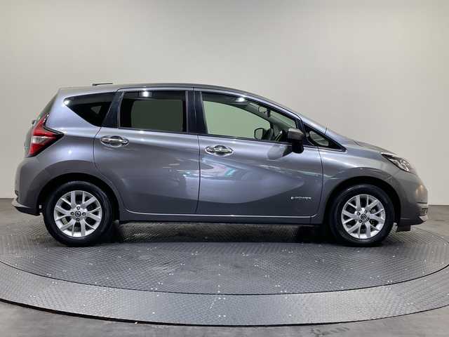 日産 ノート e－パワー X 愛媛県 2020(令2)年 2.9万km ダークメタルグレー 社外ナビ/ワンセグ／Ｂｌｕｅｔｏｏｔｈ／ＵＳＢ/バックカメラ/衝突軽減ブレーキ/前後コーナーセンサー/レーンキープアシスト/ＥＴＣ/前方ドライブレコーダー/オートライト/スマートキー