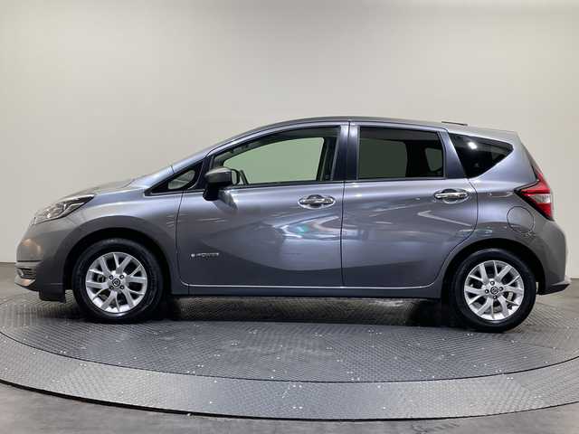 日産 ノート e－パワー X 愛媛県 2020(令2)年 2.9万km ダークメタルグレー 社外ナビ/ワンセグ／Ｂｌｕｅｔｏｏｔｈ／ＵＳＢ/バックカメラ/衝突軽減ブレーキ/前後コーナーセンサー/レーンキープアシスト/ＥＴＣ/前方ドライブレコーダー/オートライト/スマートキー