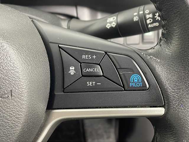 日産 セレナ ハイウェイスター プロパイロットED 埼玉県 2016(平28)年 6.7万km ブリリアントシルバー 純正後席モニター/純正ナビ（MM516D-L）（SD無し動作未確認）/バックカメラ/アダプティブクルーズコントロール/プロパイロット/両側パワースライドドア/ビルトインＥＴＣ/クリアランスソナー/横滑り防止装置/衝突軽減ブレーキ/プッシュスタート/アイドリングストップ/純正フロアマット/LEDオートヘッドライト/純正アルミホイール/フロントフォグランプ
