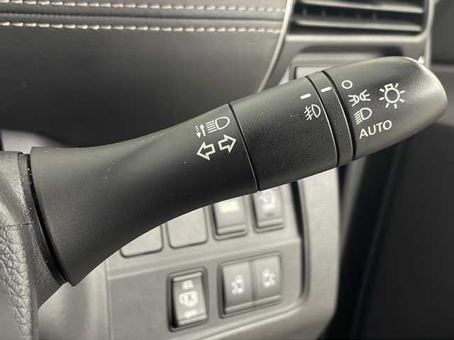 日産 セレナ ハイウェイスター プロパイロットED 埼玉県 2016(平28)年 6.7万km ブリリアントシルバー 純正後席モニター/純正ナビ（MM516D-L）（SD無し動作未確認）/バックカメラ/アダプティブクルーズコントロール/プロパイロット/両側パワースライドドア/ビルトインＥＴＣ/クリアランスソナー/横滑り防止装置/衝突軽減ブレーキ/プッシュスタート/アイドリングストップ/純正フロアマット/LEDオートヘッドライト/純正アルミホイール/フロントフォグランプ