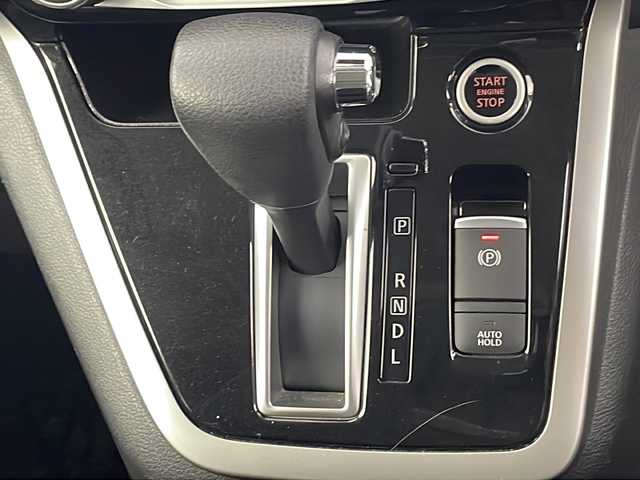 日産 セレナ ハイウェイスター プロパイロットED 埼玉県 2016(平28)年 6.7万km ブリリアントシルバー 純正後席モニター/純正ナビ（MM516D-L）（SD無し動作未確認）/バックカメラ/アダプティブクルーズコントロール/プロパイロット/両側パワースライドドア/ビルトインＥＴＣ/クリアランスソナー/横滑り防止装置/衝突軽減ブレーキ/プッシュスタート/アイドリングストップ/純正フロアマット/LEDオートヘッドライト/純正アルミホイール/フロントフォグランプ