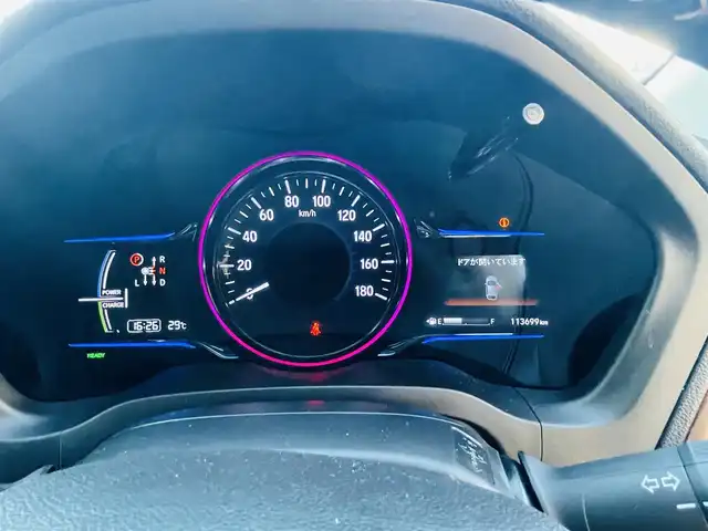ホンダ ヴェゼル ハイブリッド Z 岡山県 2015(平27)年 11.4万km ホワイトオーキッドパール (株)IDOMが運営する【じしゃロン岡山店】の自社ローン専用車両です。こちらは現金またはオートローンご利用時の価格です。 自社ローンご希望の方は別途その旨お申し付け下さい/＊AW/＊ワンセグテレビ/＊社外ナビ/＊ETC/＊アイドリングストップ/＊寒冷地仕様/＊ブレーキホールド