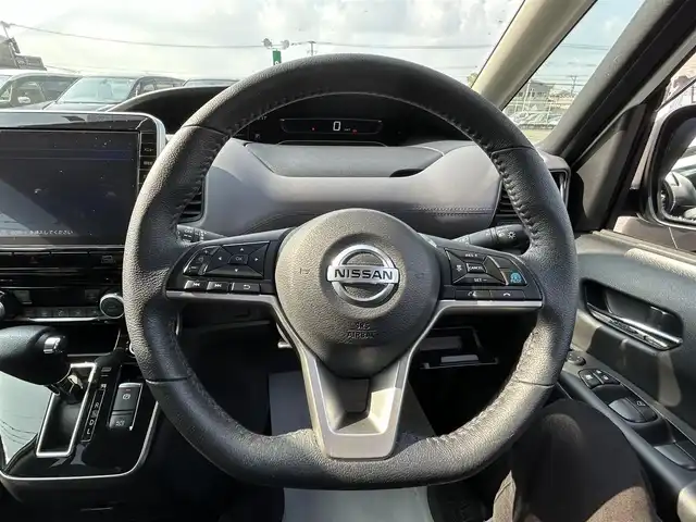 日産 セレナ ハイウェイスター V 福岡県 2022(令4)年 4万km ブリリアントホワイトパール 純正10型SDナビ（フルセグTV/CD/DVD/BT)アラウンドビューモニタープロパイロットエマージェンシーブレーキコーナーセンサーBSM両側パワスラ純正前後ドラレコビルトインETCデジタルインナーミラー純正LED・ホイールスマートキープッシュスタート