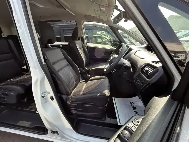 日産 セレナ ハイウェイスター V 福岡県 2022(令4)年 4万km ブリリアントホワイトパール 純正10型SDナビ（フルセグTV/CD/DVD/BT)アラウンドビューモニタープロパイロットエマージェンシーブレーキコーナーセンサーBSM両側パワスラ純正前後ドラレコビルトインETCデジタルインナーミラー純正LED・ホイールスマートキープッシュスタート