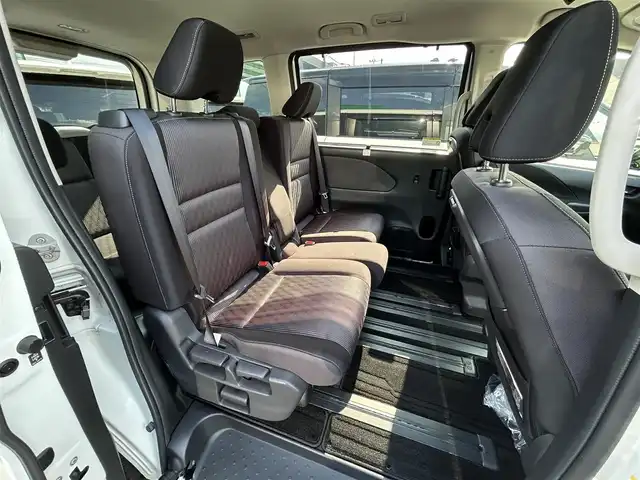 日産 セレナ ハイウェイスター V 福岡県 2022(令4)年 4万km ブリリアントホワイトパール 純正10型SDナビ（フルセグTV/CD/DVD/BT)アラウンドビューモニタープロパイロットエマージェンシーブレーキコーナーセンサーBSM両側パワスラ純正前後ドラレコビルトインETCデジタルインナーミラー純正LED・ホイールスマートキープッシュスタート