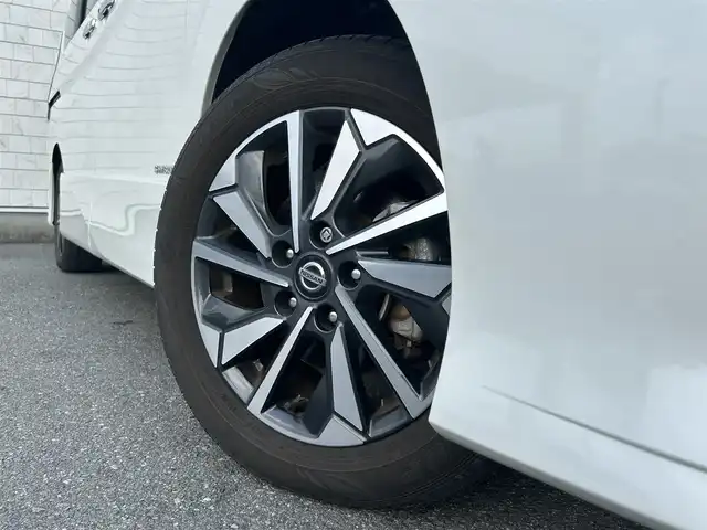 日産 セレナ ハイウェイスター V 福岡県 2022(令4)年 4万km ブリリアントホワイトパール 純正10型SDナビ（フルセグTV/CD/DVD/BT)アラウンドビューモニタープロパイロットエマージェンシーブレーキコーナーセンサーBSM両側パワスラ純正前後ドラレコビルトインETCデジタルインナーミラー純正LED・ホイールスマートキープッシュスタート