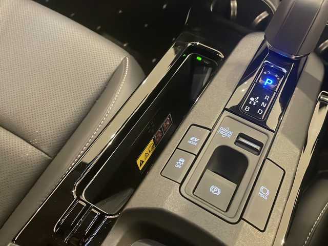 トヨタ プリウス Z 福井県 2023(令5)年 1.5万km ダークブルー 純正ナビ/フルセグ/Bluetooth/全方位モニター/シートヒーター/シートベンチレーション/ハンドルヒーター/置くだけ充電/前後ドライブレコーダー/ビルドインETC2.0/クリアランスソナー/ブラインドスポットモニター