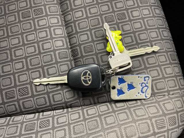 トヨタ スペイド X 道央・札幌 2014(平26)年 2.3万km ダークバイオレットマイカメタリック ・4WD/寒冷地仕様/・純正ナビ  ワンセグ/CD/DVD/SD/BT/・バックカメラ/・片側パワースライドドア/・ワイパーデアイサー/・横滑り防止/・ヘッドライトレベライザー/・電動格納ミラー/ミラーウィンカー/・純正フロアマット/・リモコンキー/スペアキー×2/・夏タイヤ社外AW積込