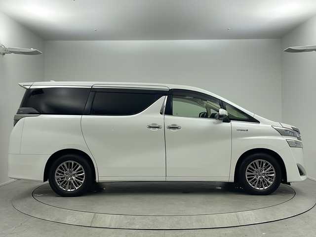 トヨタ ヴェルファイア ハイブリット エグゼクティブ ラウンジ 大阪府 2018(平30)年 1.5万km ホワイトパールクリスタルシャイン 純正９インチJBLナビ/【BT/フルセグTV/USB/AUX]/純正フリップダウンモニター/JBLスピーカー/ツインムーンルーフ/パノラミックビューモニター/デジタルインナーミラー/HDMI/ETC2.0/ドライブレコーダー前後/両側パワースライドドア/衝突被害軽減システム/ブラインドスポットモニター/コーナーセンサー前後/クルーズコントロール追従/パワーシート　D+N　二列目/シートヒーター/シートベンチレーション/オットマン/メモリシート/純正17インチアルミホイール/三眼LED