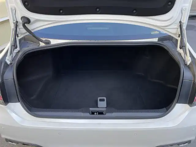 トヨタ クラウン ハイブリッド RS リミテッド 東京都 2020(令2)年 4.2万km ホワイトパールクリスタルシャイン 純正ナビ/スマートキー/バックカメラ/フルセグTV/レーダークルーズコントロール/ETC2.0/運転席/助手席パワーシート/シートヒーター/ステアリングヒーター/純正フロアマット/コーナーセンサー/ブラインドスポットモニター/衝突軽減装置/レーンアシスト/LEDライト/フォグライト