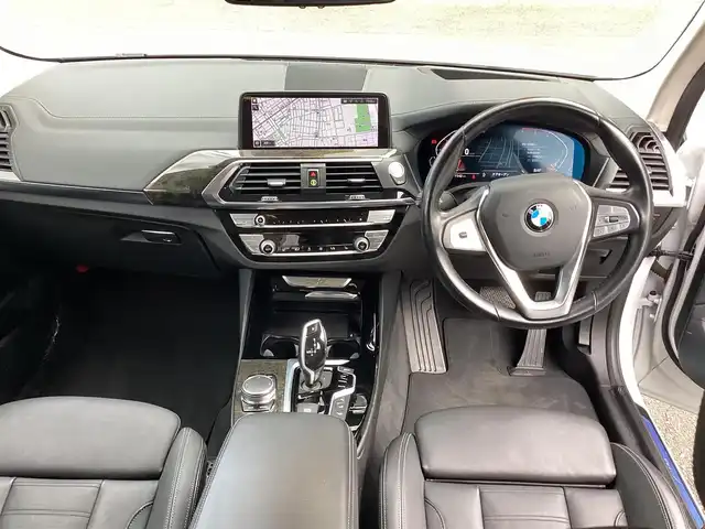 ＢＭＷ Ｘ３ xDrive20d Xライン 神奈川県 2020(令2)年 4.6万km ミネラルホワイト ハイラインパッケージ/・ランバーサポート/・リヤシートヒーティング/・ヴァーネスカ・レザー・シート/ナビゲーションシステム/・TV/BT/USB/全周囲カメラ/アダプティブ・ヘッドライト/パーキングアシストプラス/・PDC／パーク・ディスタンス・コントロール/（フロント&リヤ、ビジュアル表示機能付）/・パーキング・アシスト（並列・縦列）/・トップ・ビュー/・ サイド・ビュー・カメラ/・リヤ・ビュー・カメラ（予想進路表示機能付）/ドライビング・アシスト・プラス/・アクティブ・クルーズ・コントロール（ストップ&ゴー機能付）/・ステアリング&レーン・コントロール・アシスト/・ レーン・ディパーチャー・ウォーニング（車線逸脱警告システム）/・ レーン・チェンジ・ウォーニング/・ アクティブ・サイド・コリジョン・プロテクション/・ 前車接近警告機能/・ 衝突回避・被害軽減ブレーキ/・ 事故回避アシスト/・後車衝突警告機能/ABS/CBC/DSC／DTC／DBC/HDC/パワーシート/ETC2.0/ドライブレコーダー/ワイヤレス充電