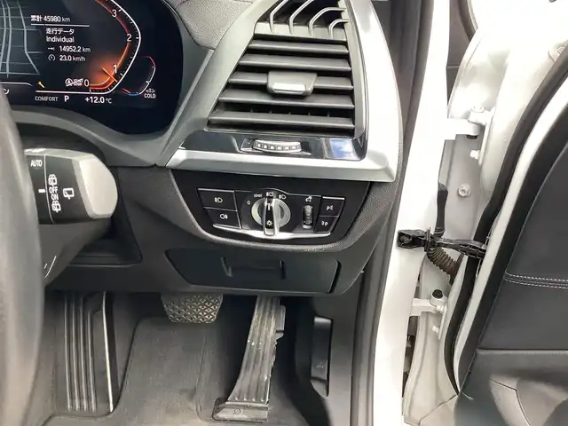 ＢＭＷ Ｘ３ xDrive20d Xライン 神奈川県 2020(令2)年 4.6万km ミネラルホワイト ハイラインパッケージ/・ランバーサポート/・リヤシートヒーティング/・ヴァーネスカ・レザー・シート/ナビゲーションシステム/・TV/BT/USB/全周囲カメラ/アダプティブ・ヘッドライト/パーキングアシストプラス/・PDC／パーク・ディスタンス・コントロール/（フロント&リヤ、ビジュアル表示機能付）/・パーキング・アシスト（並列・縦列）/・トップ・ビュー/・ サイド・ビュー・カメラ/・リヤ・ビュー・カメラ（予想進路表示機能付）/ドライビング・アシスト・プラス/・アクティブ・クルーズ・コントロール（ストップ&ゴー機能付）/・ステアリング&レーン・コントロール・アシスト/・ レーン・ディパーチャー・ウォーニング（車線逸脱警告システム）/・ レーン・チェンジ・ウォーニング/・ アクティブ・サイド・コリジョン・プロテクション/・ 前車接近警告機能/・ 衝突回避・被害軽減ブレーキ/・ 事故回避アシスト/・後車衝突警告機能/ABS/CBC/DSC／DTC／DBC/HDC/パワーシート/ETC2.0/ドライブレコーダー/ワイヤレス充電