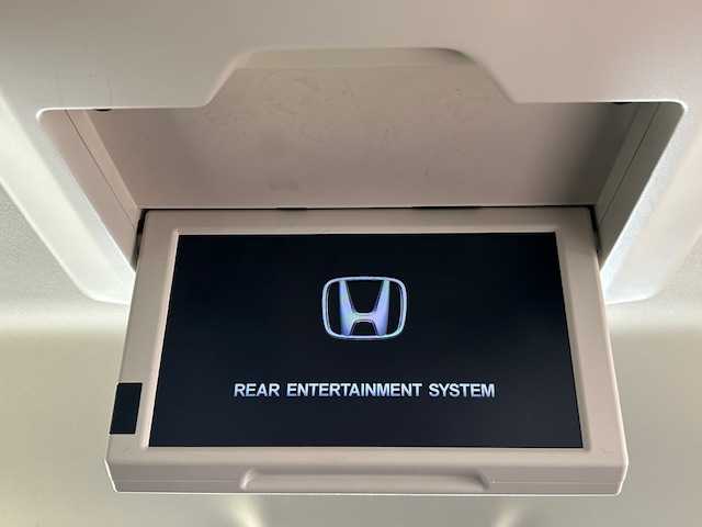 ホンダ オデッセイ ハイブリッド アブソルート・EXホンダセンジング 宮城県 2019(平31)年 5.3万km プラチナホワイトパール ホンダセンシング/・衝突軽減ブレーキ/・アダプティブ・クルーズ・コントロール/・先行者発進お知らせ機能/・標識認識機能/・路外逸脱抑制機能/ブラインドスポットモニター/純正ナビ/・フルセグTV/Bluetooth/CD/DVD/HDMI/USB/・全方位カメラ/・前後ドライブレコーダー/・ETC2.0/純正フリップダウンモニター/両側パワースライドドア/コーナーセンサー/電子パーキング/オートブレーキホールド/アイドリングストップ/革巻きステアリング/・ステアリングスイッチ/レザーシート/・シートヒーター（運転席/助手席）/・パワーシート（運転席/助手席）/・オットマン/プッシュスタート/スマートキー/LEDヘッドライト/・フォグランプ/・オートライト/電動格納ミラー/純正アルミホイール/純正フロアマット/ドアバイザー