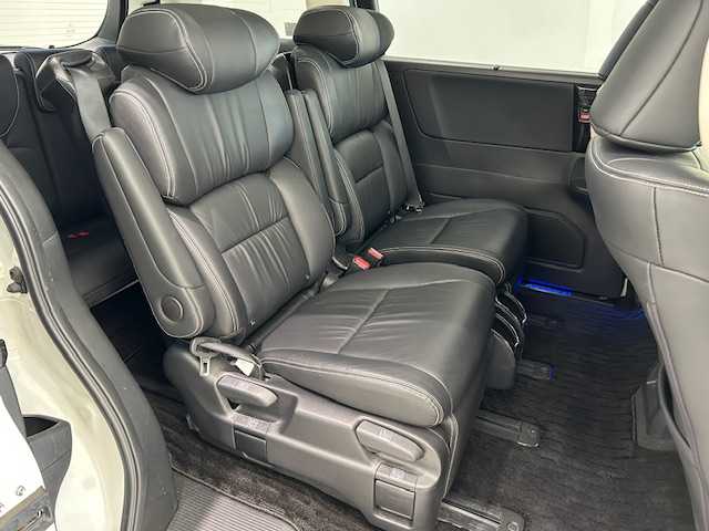 ホンダ オデッセイ ハイブリッド アブソルート・EXホンダセンジング 宮城県 2019(平31)年 5.3万km プラチナホワイトパール ホンダセンシング/・衝突軽減ブレーキ/・アダプティブ・クルーズ・コントロール/・先行者発進お知らせ機能/・標識認識機能/・路外逸脱抑制機能/ブラインドスポットモニター/純正ナビ/・フルセグTV/Bluetooth/CD/DVD/HDMI/USB/・全方位カメラ/・前後ドライブレコーダー/・ETC2.0/純正フリップダウンモニター/両側パワースライドドア/コーナーセンサー/電子パーキング/オートブレーキホールド/アイドリングストップ/革巻きステアリング/・ステアリングスイッチ/レザーシート/・シートヒーター（運転席/助手席）/・パワーシート（運転席/助手席）/・オットマン/プッシュスタート/スマートキー/LEDヘッドライト/・フォグランプ/・オートライト/電動格納ミラー/純正アルミホイール/純正フロアマット/ドアバイザー