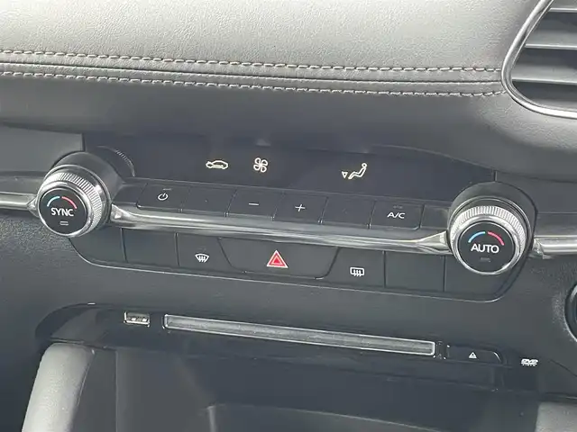 マツダ マツダ３ファストバック 15S ツーリング 滋賀県 2019(令1)年 4.5万km ジェットブラックマイカ 純正8.8インチナビ/【Bluetooth/CD/DVD/フルセグTV/USB】/全方位カメラ/クリアランスソナー/追従クルーズコントロール/ブラインドスポットモニタリング/LEDヘッドライト/オートマチックハイビーム/ヘッドアップディスプレイ/電動パーキングブレーキ/オートブレーキホールド/ETC/MTモード付AT/プッシュスタート/スマートキー/ステアリングリモコン