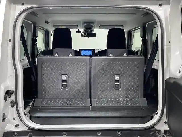 スズキ ジムニー シエラ JC 愛知県 2020(令2)年 1.2万km ピュアホワイトP 純正ナビ/（Bluetooth/AM/FM/フルセグTV/DVD）/セーフティサポート/　・衝突軽減ブレーキ/　・誤発進抑制機能/　・車線逸脱警報機能/　・ふらつき警報機能/　・先行車発進お知らせ機能/　・標識認識機能/シートヒーター/LEDヘッドライト/バックカメラ/クルーズコントロール/ドライブレコーダー/スマートキー/純正15インチAW/4WD