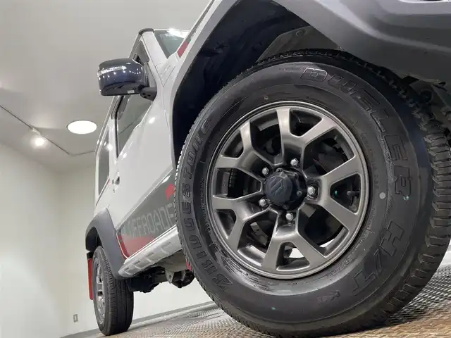 スズキ ジムニー シエラ JC 愛知県 2020(令2)年 1.2万km ピュアホワイトP 純正ナビ/（Bluetooth/AM/FM/フルセグTV/DVD）/セーフティサポート/　・衝突軽減ブレーキ/　・誤発進抑制機能/　・車線逸脱警報機能/　・ふらつき警報機能/　・先行車発進お知らせ機能/　・標識認識機能/シートヒーター/LEDヘッドライト/バックカメラ/クルーズコントロール/ドライブレコーダー/スマートキー/純正15インチAW/4WD