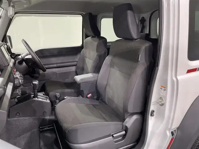 スズキ ジムニー シエラ JC 愛知県 2020(令2)年 1.2万km ピュアホワイトP 純正ナビ/（Bluetooth/AM/FM/フルセグTV/DVD）/セーフティサポート/　・衝突軽減ブレーキ/　・誤発進抑制機能/　・車線逸脱警報機能/　・ふらつき警報機能/　・先行車発進お知らせ機能/　・標識認識機能/シートヒーター/LEDヘッドライト/バックカメラ/クルーズコントロール/ドライブレコーダー/スマートキー/純正15インチAW/4WD