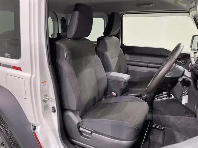 スズキ ジムニー シエラ JC 愛知県 2020(令2)年 1.2万km ピュアホワイトP 純正ナビ/（Bluetooth/AM/FM/フルセグTV/DVD）/セーフティサポート/　・衝突軽減ブレーキ/　・誤発進抑制機能/　・車線逸脱警報機能/　・ふらつき警報機能/　・先行車発進お知らせ機能/　・標識認識機能/シートヒーター/LEDヘッドライト/バックカメラ/クルーズコントロール/ドライブレコーダー/スマートキー/純正15インチAW/4WD