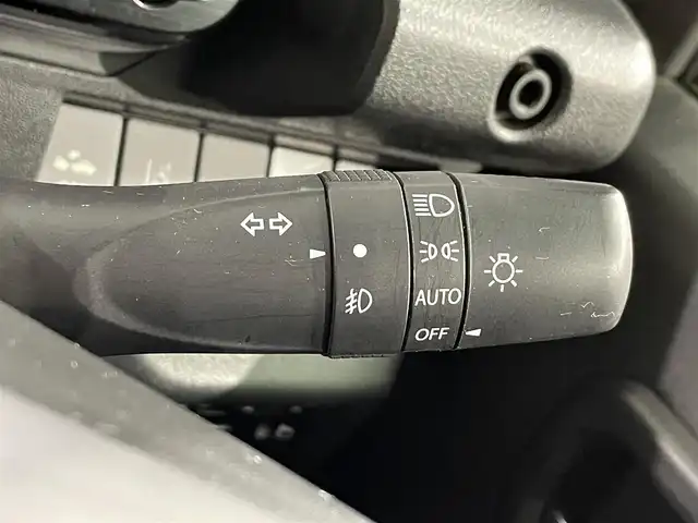 スズキ ジムニー シエラ JC 愛知県 2020(令2)年 1.2万km ピュアホワイトP 純正ナビ/（Bluetooth/AM/FM/フルセグTV/DVD）/セーフティサポート/　・衝突軽減ブレーキ/　・誤発進抑制機能/　・車線逸脱警報機能/　・ふらつき警報機能/　・先行車発進お知らせ機能/　・標識認識機能/シートヒーター/LEDヘッドライト/バックカメラ/クルーズコントロール/ドライブレコーダー/スマートキー/純正15インチAW/4WD