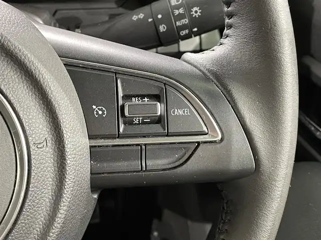 スズキ ジムニー シエラ JC 愛知県 2020(令2)年 1.2万km ピュアホワイトP 純正ナビ/（Bluetooth/AM/FM/フルセグTV/DVD）/セーフティサポート/　・衝突軽減ブレーキ/　・誤発進抑制機能/　・車線逸脱警報機能/　・ふらつき警報機能/　・先行車発進お知らせ機能/　・標識認識機能/シートヒーター/LEDヘッドライト/バックカメラ/クルーズコントロール/ドライブレコーダー/スマートキー/純正15インチAW/4WD
