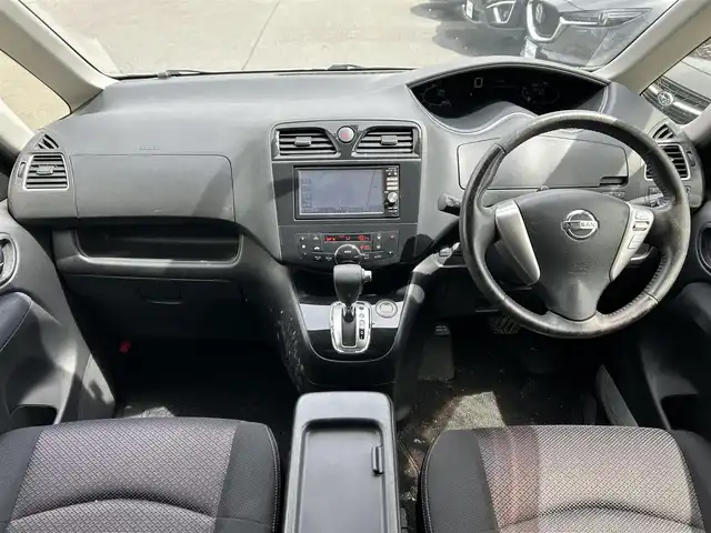 日産 セレナ ハイウェイスター Vセレクション 道東・釧路十勝 2012(平24)年 10.1万km ブリリアントシルバー 4WD/純正ナビ/フルセグTV/バックカメラ/両側パワースライドドア/クルーズコントロール/プッシュスタート/スマートキー/ドアバイザー/フロアマット/革巻きステアリング/イベライザー/社外AW付夏タイヤ積込