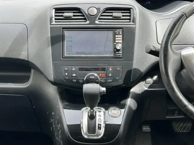 日産 セレナ ハイウェイスター Vセレクション 道東・釧路十勝 2012(平24)年 10.1万km ブリリアントシルバー 4WD/純正ナビ/フルセグTV/バックカメラ/両側パワースライドドア/クルーズコントロール/プッシュスタート/スマートキー/ドアバイザー/フロアマット/革巻きステアリング/イベライザー/社外AW付夏タイヤ積込