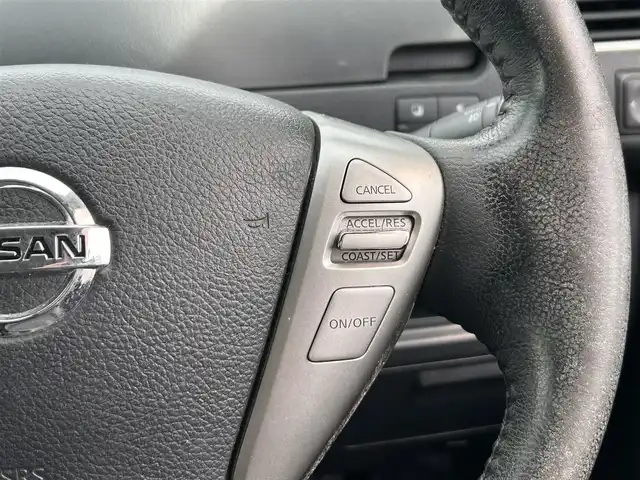 日産 セレナ ハイウェイスター Vセレクション 道東・釧路十勝 2012(平24)年 10.1万km ブリリアントシルバー 4WD/純正ナビ/フルセグTV/バックカメラ/両側パワースライドドア/クルーズコントロール/プッシュスタート/スマートキー/ドアバイザー/フロアマット/革巻きステアリング/イベライザー/社外AW付夏タイヤ積込