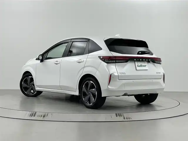 日産 オーラ G レザーエディション 埼玉県 2023(令5)年 2.4万km ブリリアントホワイトパール エマージェンシーブレーキ/純正ナビゲーション/（フルセグTV/Bluetooth/AM/FM/USB）/アラウンドビューモニター/クリアランスソナー /プロパイロット/BOSEサウンド/ドライブレコーダーDH5-S/ビルトインETC2.0/ワイヤレス充電/レザーシート/シートヒーター /ハンドルヒーター/オートLEDヘッドライト/純正１７インチアルミホイール