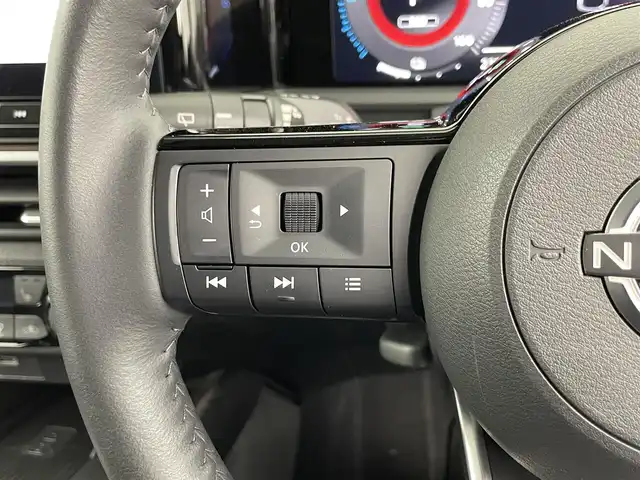 日産 オーラ G レザーエディション 埼玉県 2023(令5)年 2.4万km ブリリアントホワイトパール エマージェンシーブレーキ/純正ナビゲーション/（フルセグTV/Bluetooth/AM/FM/USB）/アラウンドビューモニター/クリアランスソナー /プロパイロット/BOSEサウンド/ドライブレコーダーDH5-S/ビルトインETC2.0/ワイヤレス充電/レザーシート/シートヒーター /ハンドルヒーター/オートLEDヘッドライト/純正１７インチアルミホイール