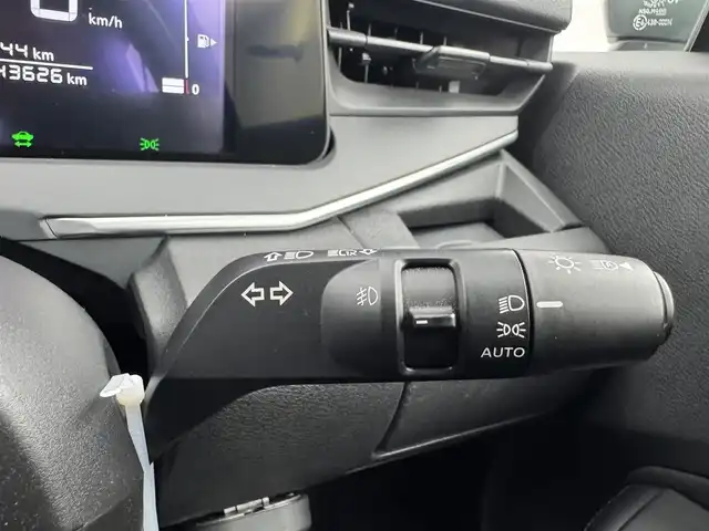 日産 ノート X 愛知県 2021(令3)年 4.4万km ダークメタルグレー 純正9インチSDナビ/（BT/AppleCarPlay/フルセグTV）/アラウンドビューモニター/プロパイロット/置くだけ充電/デジタルインナーミラー/合皮シート/衝突軽減システム/ブラインドスポットモニター/標識検知支援/レーンキープアシスト/コーナーセンサー/オートマチックハイビーム/スポーツモード/エコモード/EVモード/オートブレーキホールド/純正16インチAW/純正LEDヘッドライト/カーテンエアバッグ