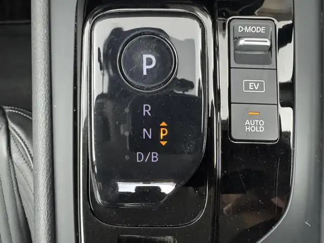 日産 ノート X 愛知県 2021(令3)年 4.4万km ダークメタルグレー 純正9インチSDナビ/（BT/AppleCarPlay/フルセグTV）/アラウンドビューモニター/プロパイロット/置くだけ充電/デジタルインナーミラー/合皮シート/衝突軽減システム/ブラインドスポットモニター/標識検知支援/レーンキープアシスト/コーナーセンサー/オートマチックハイビーム/スポーツモード/エコモード/EVモード/オートブレーキホールド/純正16インチAW/純正LEDヘッドライト/カーテンエアバッグ