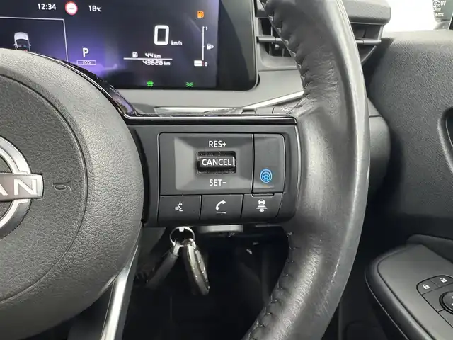 日産 ノート X 愛知県 2021(令3)年 4.4万km ダークメタルグレー 純正9インチSDナビ/（BT/AppleCarPlay/フルセグTV）/アラウンドビューモニター/プロパイロット/置くだけ充電/デジタルインナーミラー/合皮シート/衝突軽減システム/ブラインドスポットモニター/標識検知支援/レーンキープアシスト/コーナーセンサー/オートマチックハイビーム/スポーツモード/エコモード/EVモード/オートブレーキホールド/純正16インチAW/純正LEDヘッドライト/カーテンエアバッグ