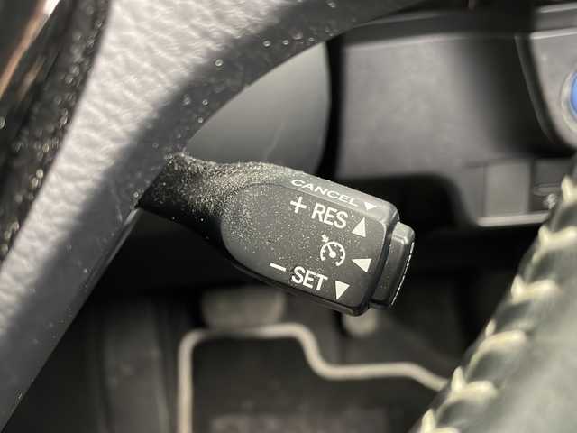 トヨタ カローラ フィールダー ハイブリッドG ダブルバイビー 愛知県 2018(平30)年 5.7万km センシュアルレッドマイカ 衝突軽減システム/トヨタセーフティセンス/クルーズコントロール/シートヒーター/フルセグ/CD/DVD/Bluetooth/バックカメラ/コーナーセンサー/純正アルミホイール/ルーフレール/LEDヘッドライト/オートマチックハイビーム/ETC/ステアリングスイッチ/スマートキー/プッシュスタート