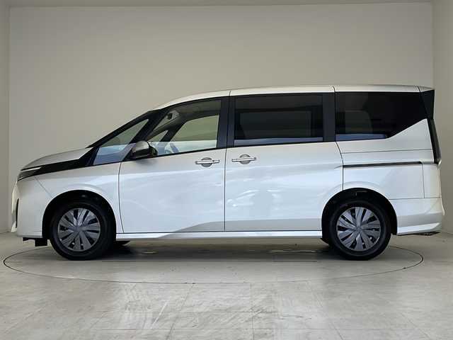 日産 セレナ X 愛知県 2024(令6)年 2.2万km ブリリアントシルバー プロパイロット/衝突被害軽減ブレーキ/社外7インチSD（ナビあり）/レーダークルーズコントロール/CD DVD/Bluetooth/バックカメラ/コーナーセンサー/LEDヘッドライト/ブラインドスポットモニター/パドルシフト/ETC/ステアリングスイッチ/スマートキー/プッシュスタート