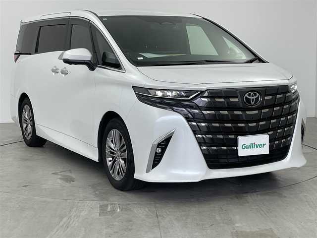 トヨタ アルファード Z 愛知県 2024(令6)年 2万km プラチナホワイトパールマイカ 左右独立ムーンルーフ/12.3インチ純正フリップダウンモニター/メーカー14インチディスプレイオーディオ/（BT/AM/FM/フルセグTV）/全方位バックカメラ/3眼LEDヘッドライト/合皮シート/前席パワーシート/前席＋二列目シートベンチレーション/前席＋二列目シートヒーター/ステアリングヒーター/後席用パワーサイドシェード/電動リアゲート/置くだけ充電/トヨタセーフティセンス/・プリクラッシュセーフティ/・レーントレーシングアシスト/・ブラインドスポッとモニター/・レーダークルーズコントロール/・オートマチックハイビーム/・ロードサインアシスト/・発進遅れ告知機能/・フロントクロストラフィックアラート/・ドライバー異常時対応システム/エコモード/nonoeX/エコモード/純正18インチAW/ドアバイザー/両側パワースライドドア/カーテンエアバッグ