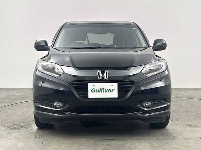 ホンダ ヴェゼル ハイブリッド X 兵庫県 2014(平26)年 5.9万km クリスタルブラックパール ・純正ナビ/Bluetooth/CD/DVD/TV/・バックカメラ/・ビルドインETC/・クルーズコントロール/・電動パーキングブレーキ/・ステアリングリモコン/・純正フロアマット/・純正16インチアルミホイール/・LEDオートライト/・横滑り防止装置/・盗難防止装置/・スマートキー/・プッシュスタートボタン/・ドアバイザー/・W＋サイドエアバッグ/・カーテンエアバッグ
