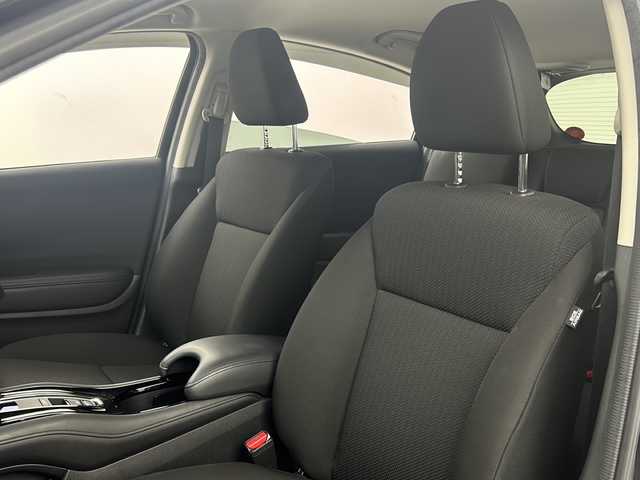 ホンダ ヴェゼル ハイブリッド X 兵庫県 2014(平26)年 5.9万km クリスタルブラックパール ・純正ナビ/Bluetooth/CD/DVD/TV/・バックカメラ/・ビルドインETC/・クルーズコントロール/・電動パーキングブレーキ/・ステアリングリモコン/・純正フロアマット/・純正16インチアルミホイール/・LEDオートライト/・横滑り防止装置/・盗難防止装置/・スマートキー/・プッシュスタートボタン/・ドアバイザー/・W＋サイドエアバッグ/・カーテンエアバッグ