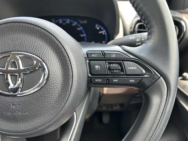 トヨタ ヤリスクロス ハイブリッド Z 岡山県 2021(令3)年 2.5万km ホワイトパールクリスタルシャイン 電動リアゲート/メモリナビ/フルセグテレビ/パノラミックビューモニター/ウィンカーミラー/ETC/クルーズコントロール/ドライブレコーダー/純正アルミホール/Ｂｌｕｅｔｏｏｔｈ接続可能/ＬＥＤヘッドライト/シートヒーター/パーキングアシスト