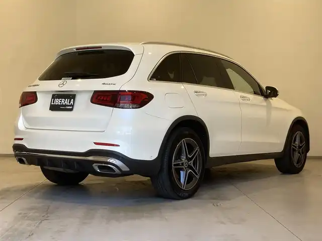 メルセデス・ベンツ ＧＬＣ２２０ d 4マチック AMGライン 熊本県 2020(令2)年 4.8万km ダイヤモンドホワイト ・スマートキー/・プッシュスタート/・アクティブステアリングアシスト/・道路標識アシスト/・アクティブレーンキーピングアシスト/・アクティブブレーキアシスト/・アテンションアシスト/・レーンチェンジアシスト/・インテリジェントライトシステム/・クルーズコントロール(追従式)/・ハーフレザーシート/・前席パワーシート/・全席シートヒーター /・純正メモリナビ/　【Bluetooth・USB・AppleCarPlay・AndroidAuto】/・フルセグTV/・全方位カメラ/・ETC2.0/・ドライブレコーダー(前後録画)/・パワーバックドア/・LEDヘッドランプ/・純正マット