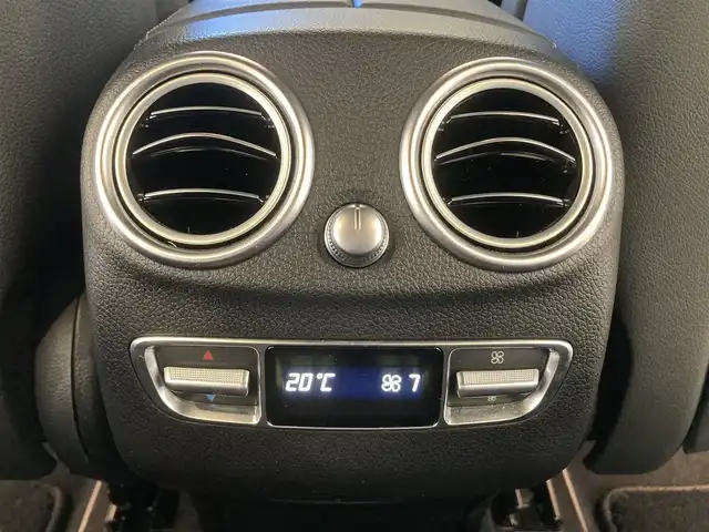 メルセデス・ベンツ ＧＬＣ２２０ d 4マチック AMGライン 熊本県 2020(令2)年 4.8万km ダイヤモンドホワイト ・スマートキー/・プッシュスタート/・アクティブステアリングアシスト/・道路標識アシスト/・アクティブレーンキーピングアシスト/・アクティブブレーキアシスト/・アテンションアシスト/・レーンチェンジアシスト/・インテリジェントライトシステム/・クルーズコントロール(追従式)/・ハーフレザーシート/・前席パワーシート/・全席シートヒーター /・純正メモリナビ/　【Bluetooth・USB・AppleCarPlay・AndroidAuto】/・フルセグTV/・全方位カメラ/・ETC2.0/・ドライブレコーダー(前後録画)/・パワーバックドア/・LEDヘッドランプ/・純正マット