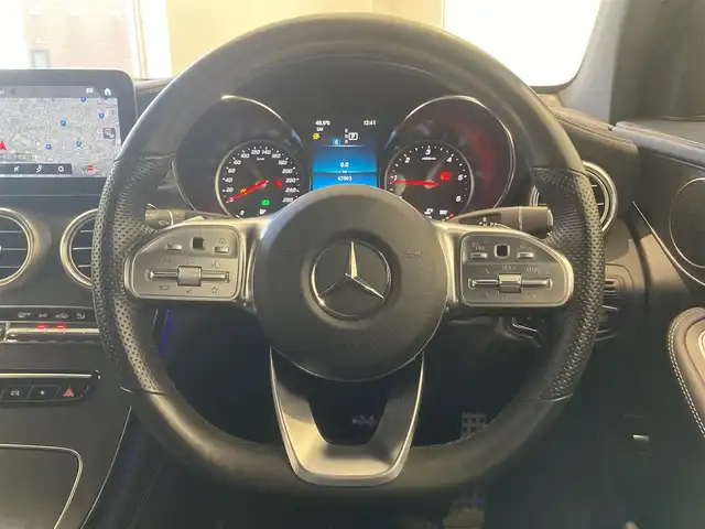 メルセデス・ベンツ ＧＬＣ２２０ d 4マチック AMGライン 熊本県 2020(令2)年 4.8万km ダイヤモンドホワイト ・スマートキー/・プッシュスタート/・アクティブステアリングアシスト/・道路標識アシスト/・アクティブレーンキーピングアシスト/・アクティブブレーキアシスト/・アテンションアシスト/・レーンチェンジアシスト/・インテリジェントライトシステム/・クルーズコントロール(追従式)/・ハーフレザーシート/・前席パワーシート/・全席シートヒーター /・純正メモリナビ/　【Bluetooth・USB・AppleCarPlay・AndroidAuto】/・フルセグTV/・全方位カメラ/・ETC2.0/・ドライブレコーダー(前後録画)/・パワーバックドア/・LEDヘッドランプ/・純正マット