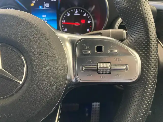 メルセデス・ベンツ ＧＬＣ２２０ d 4マチック AMGライン 熊本県 2020(令2)年 4.8万km ダイヤモンドホワイト ・スマートキー/・プッシュスタート/・アクティブステアリングアシスト/・道路標識アシスト/・アクティブレーンキーピングアシスト/・アクティブブレーキアシスト/・アテンションアシスト/・レーンチェンジアシスト/・インテリジェントライトシステム/・クルーズコントロール(追従式)/・ハーフレザーシート/・前席パワーシート/・全席シートヒーター /・純正メモリナビ/　【Bluetooth・USB・AppleCarPlay・AndroidAuto】/・フルセグTV/・全方位カメラ/・ETC2.0/・ドライブレコーダー(前後録画)/・パワーバックドア/・LEDヘッドランプ/・純正マット