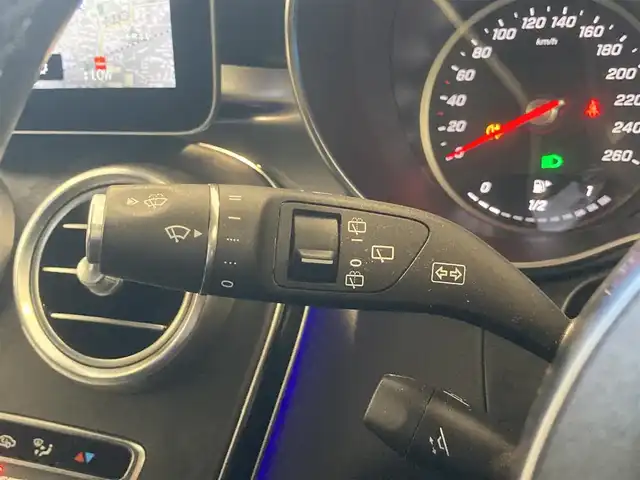 メルセデス・ベンツ ＧＬＣ２２０ d 4マチック AMGライン 熊本県 2020(令2)年 4.8万km ダイヤモンドホワイト ・スマートキー/・プッシュスタート/・アクティブステアリングアシスト/・道路標識アシスト/・アクティブレーンキーピングアシスト/・アクティブブレーキアシスト/・アテンションアシスト/・レーンチェンジアシスト/・インテリジェントライトシステム/・クルーズコントロール(追従式)/・ハーフレザーシート/・前席パワーシート/・全席シートヒーター /・純正メモリナビ/　【Bluetooth・USB・AppleCarPlay・AndroidAuto】/・フルセグTV/・全方位カメラ/・ETC2.0/・ドライブレコーダー(前後録画)/・パワーバックドア/・LEDヘッドランプ/・純正マット