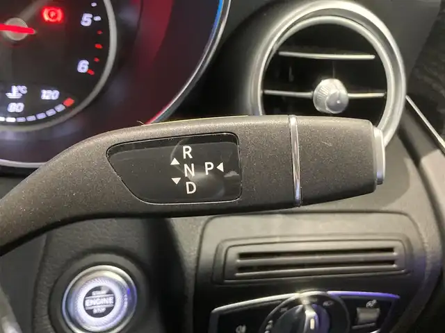 メルセデス・ベンツ ＧＬＣ２２０ d 4マチック AMGライン 熊本県 2020(令2)年 4.8万km ダイヤモンドホワイト ・スマートキー/・プッシュスタート/・アクティブステアリングアシスト/・道路標識アシスト/・アクティブレーンキーピングアシスト/・アクティブブレーキアシスト/・アテンションアシスト/・レーンチェンジアシスト/・インテリジェントライトシステム/・クルーズコントロール(追従式)/・ハーフレザーシート/・前席パワーシート/・全席シートヒーター /・純正メモリナビ/　【Bluetooth・USB・AppleCarPlay・AndroidAuto】/・フルセグTV/・全方位カメラ/・ETC2.0/・ドライブレコーダー(前後録画)/・パワーバックドア/・LEDヘッドランプ/・純正マット