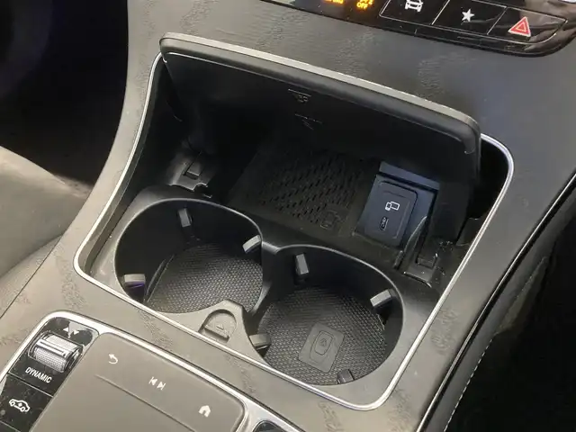 メルセデス・ベンツ ＧＬＣ２２０ d 4マチック AMGライン 熊本県 2020(令2)年 4.8万km ダイヤモンドホワイト ・スマートキー/・プッシュスタート/・アクティブステアリングアシスト/・道路標識アシスト/・アクティブレーンキーピングアシスト/・アクティブブレーキアシスト/・アテンションアシスト/・レーンチェンジアシスト/・インテリジェントライトシステム/・クルーズコントロール(追従式)/・ハーフレザーシート/・前席パワーシート/・全席シートヒーター /・純正メモリナビ/　【Bluetooth・USB・AppleCarPlay・AndroidAuto】/・フルセグTV/・全方位カメラ/・ETC2.0/・ドライブレコーダー(前後録画)/・パワーバックドア/・LEDヘッドランプ/・純正マット