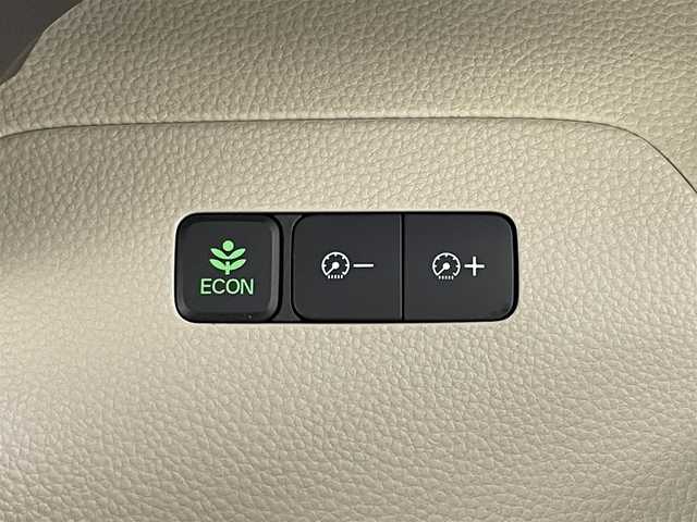 ホンダ Ｎ ＢＯＸ G L ターボ ホンダセンシング 千葉県 2018(平30)年 2.3万km プラチナホワイトパール 純正8インチメモリナビ/バックカメラ/ETC/両側パワースライドドア/横滑り防止装置/衝突被害軽減システム/レーンキープアシスト/追従機能付きクルーズコントロール/モデューロ14インチアルミホイール/ドアバイザー/ステアリングスイッチ/パドルシフト/USB端子/後席ロールサンシェード/チップアップシート/ベンチシート/プッシュスタート/スマートキー/スペアキー