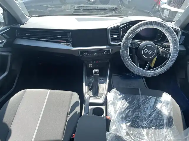 アウディ Ａ１ SB 25TFSI アドバンスド 香川県 2020(令2)年 3万km グレイシアホワイトメタリック 純正ナビ/バックカメラ